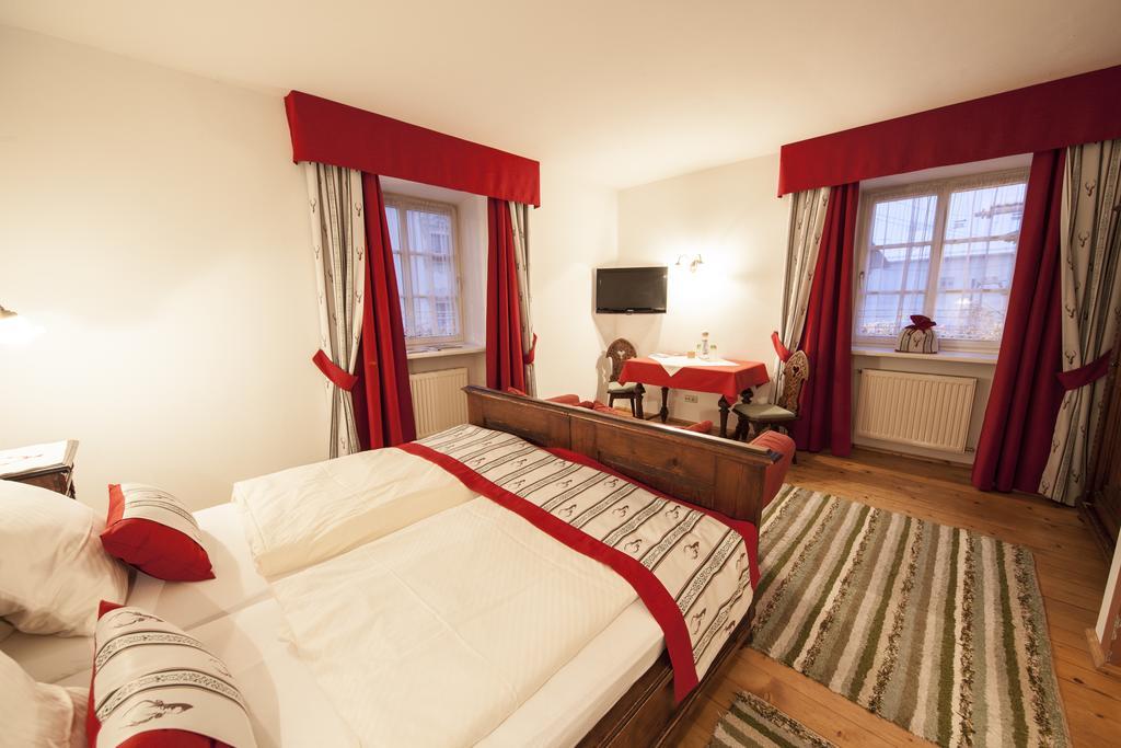 Gasthof Lamm Hotel Matrei am Brenner Room photo